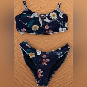 BNWT CUPSHE M Womens Blue Floral Low Rise Cutout Criss Cross Bikini Swimsuit Set